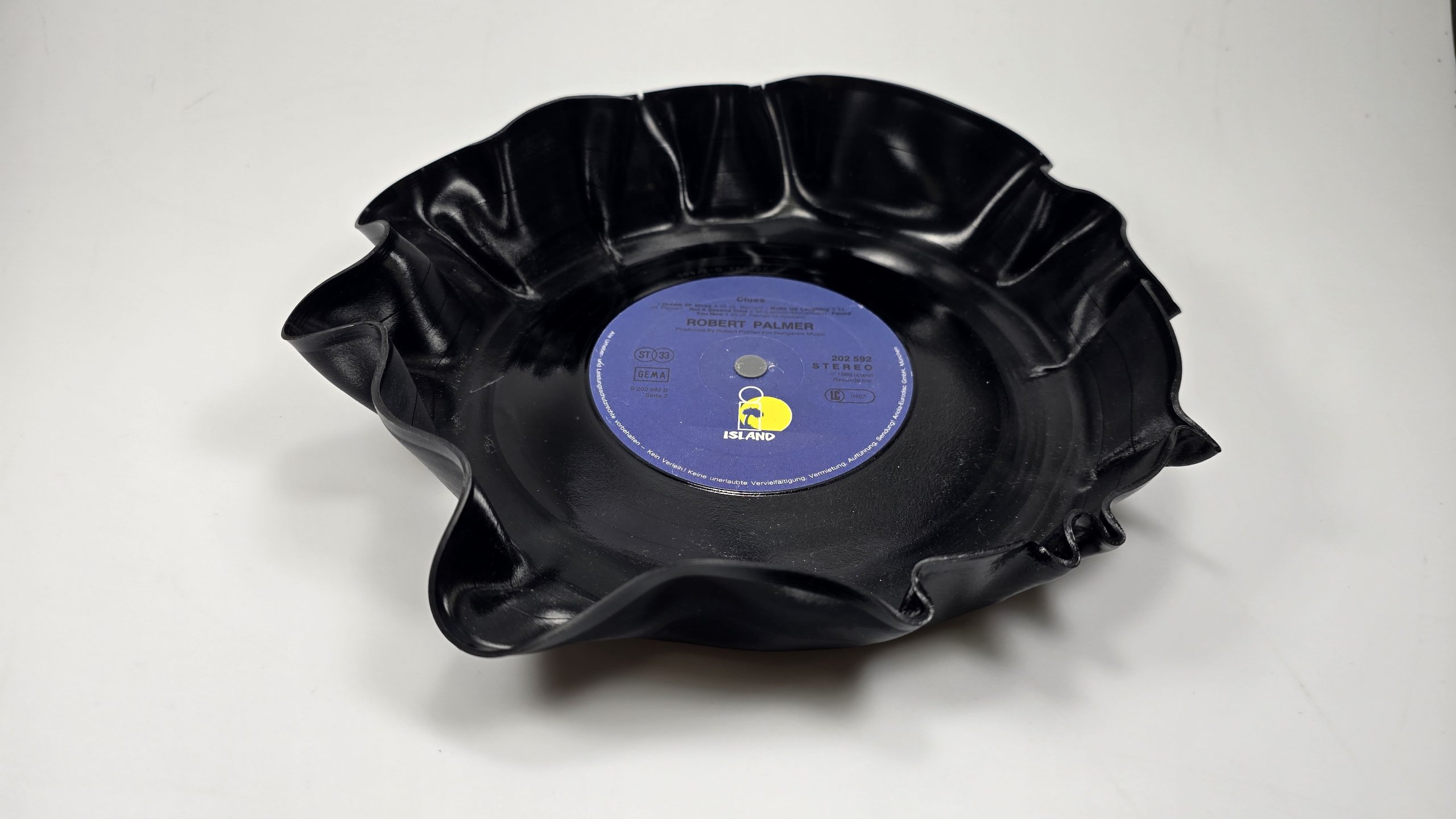 Handgefertigte Vinyl-Schale ‚Robert Palmer‘ – Einzigartiges Upcycling-Unikat