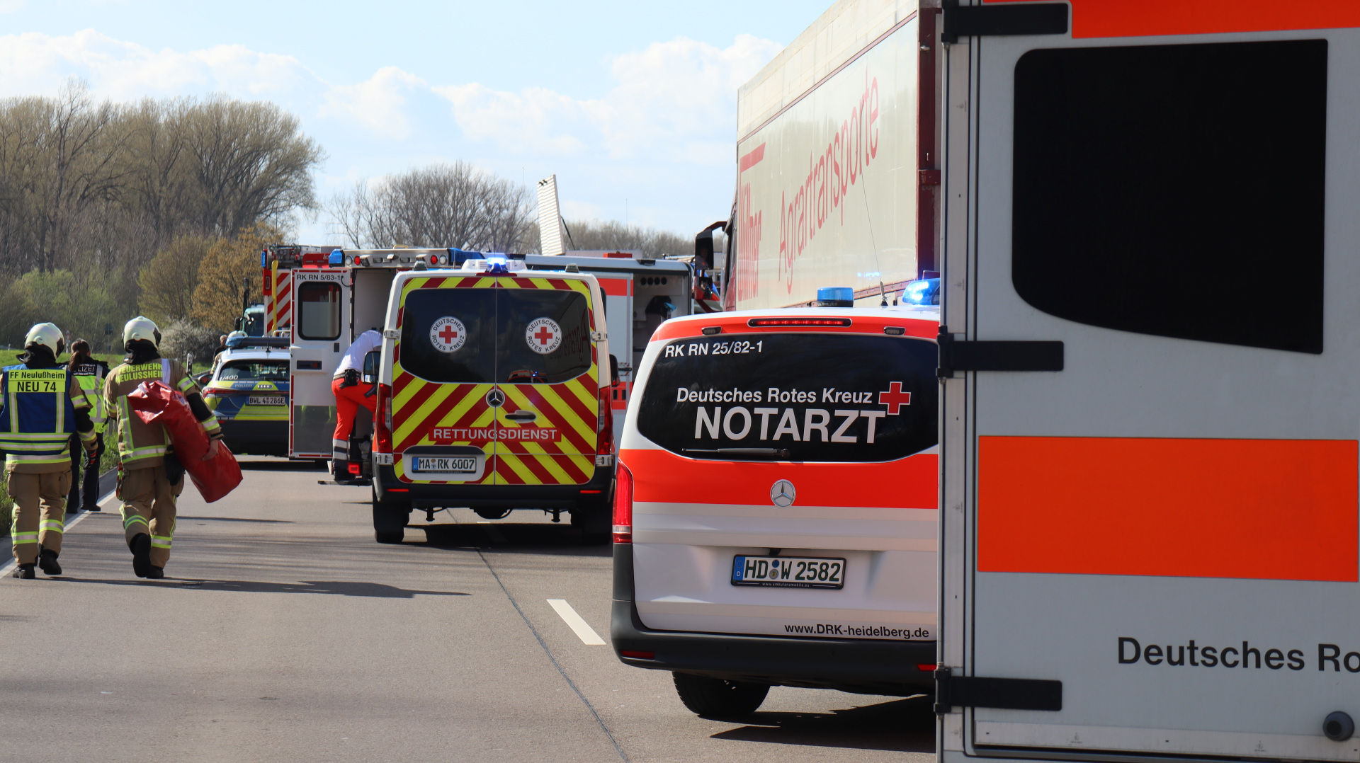 Schwerer Unfall auf der B 39 bei Altlußheim – mehrere Verletzte, ein Todesopfer