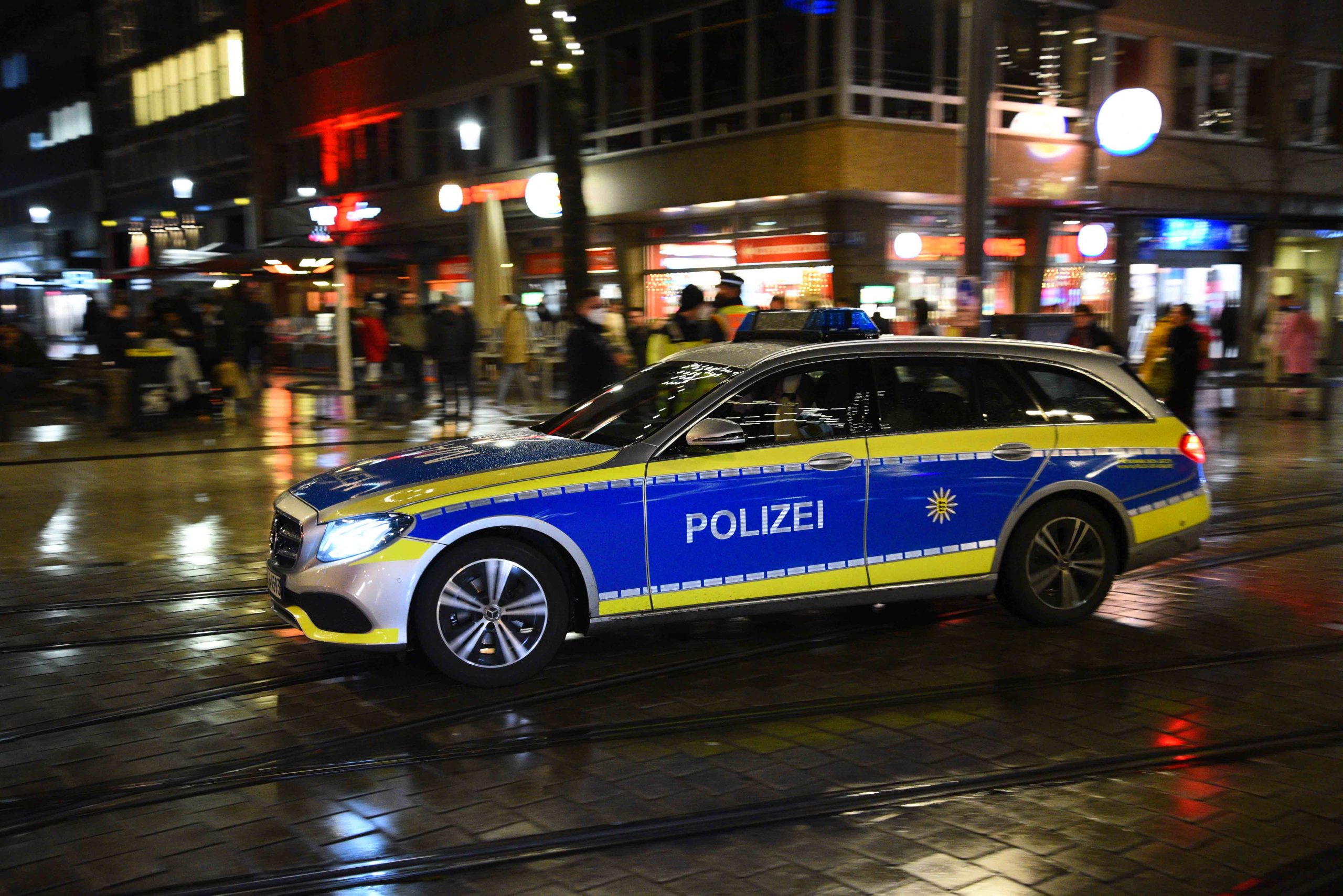 Autofahrerin entzieht sich Verkehrskontrolle – Ermittlungen aufgrund eines verbotenen Kraftfahrzeugrennen eingeleitet