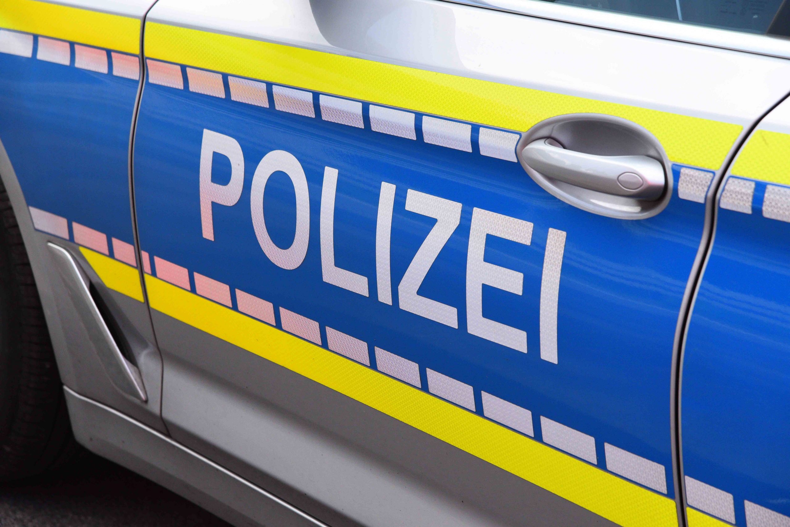 Frau mit Kopfverletzung aufgefunden – Polizei sucht Zeugen