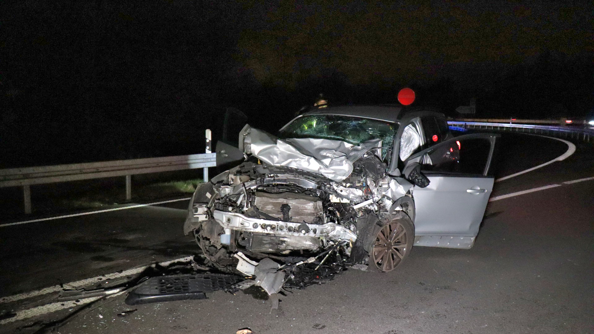 Kollision im Gegenverkehr: Unfall an der L555-Abfahrt