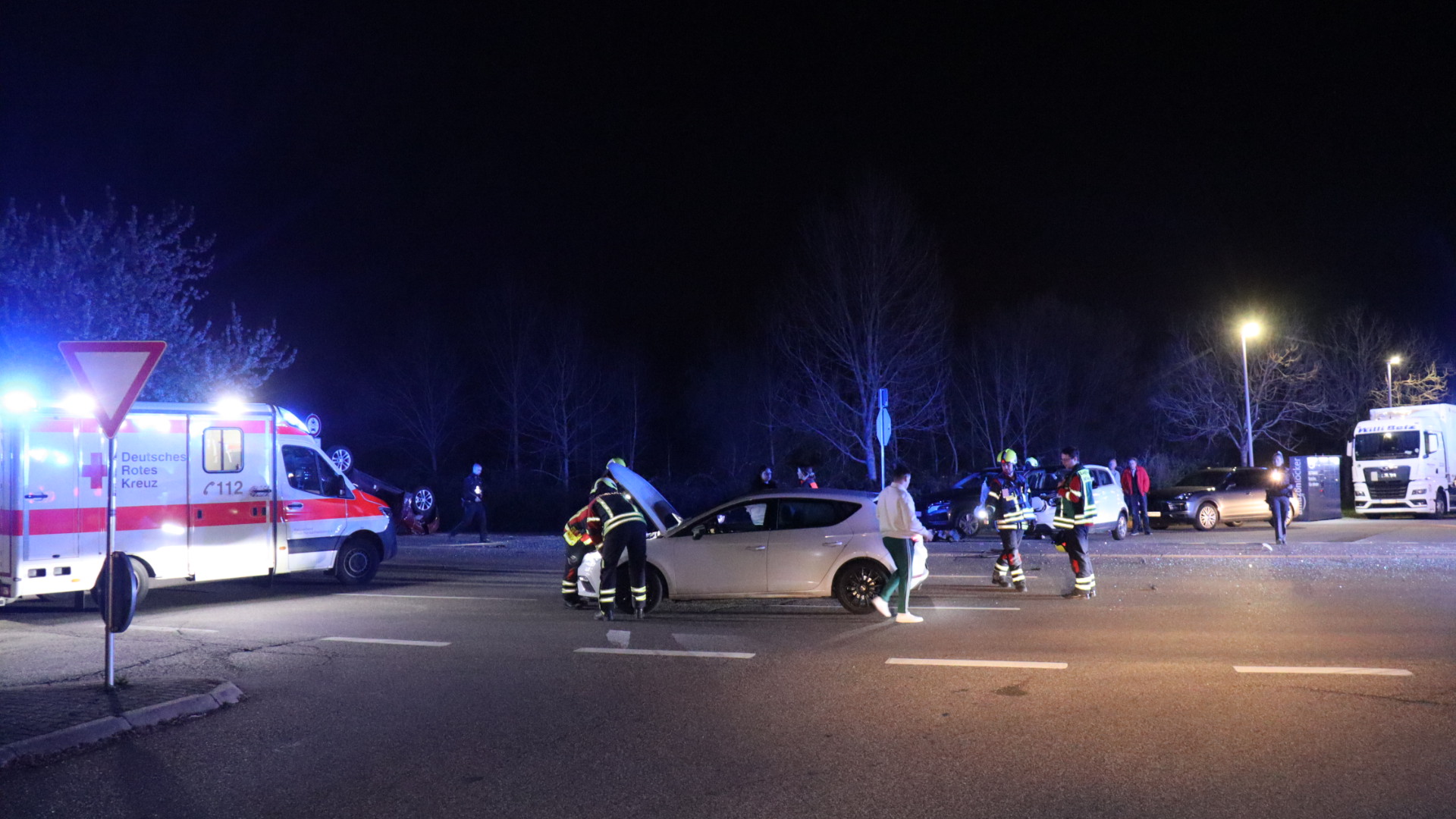 Schwerer Unfall bei Wiesloch: Nissan überschlägt sich