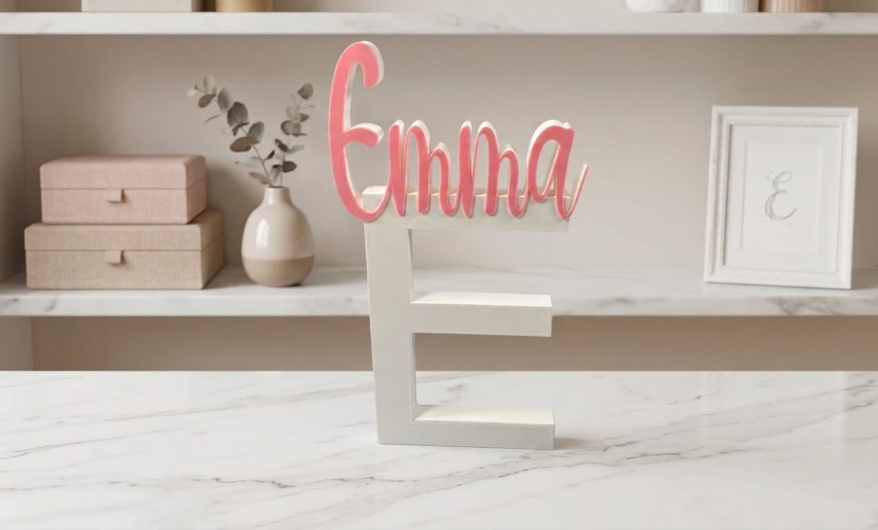 Persönlicher Akzent für dein Zuhause: Dein Wunschname auf dem Initial-Buchstaben