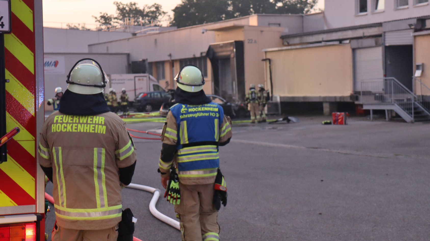 Mehrere Brandherde auf Firmengelände – Zeugenaufruf