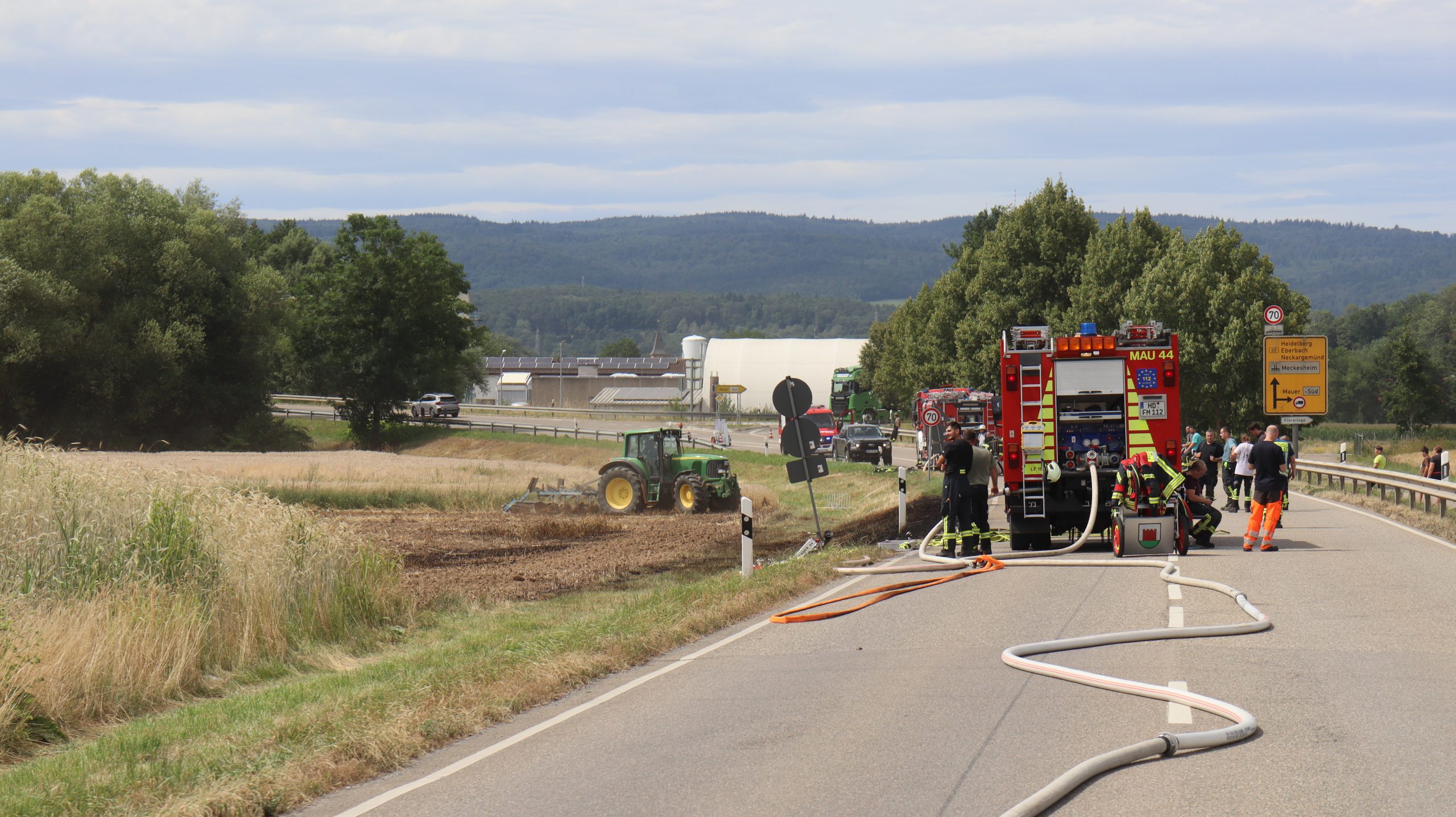 Flächenbrand zwischen Mauer und Meckesheim – B 45 zeitweise voll gesperrt