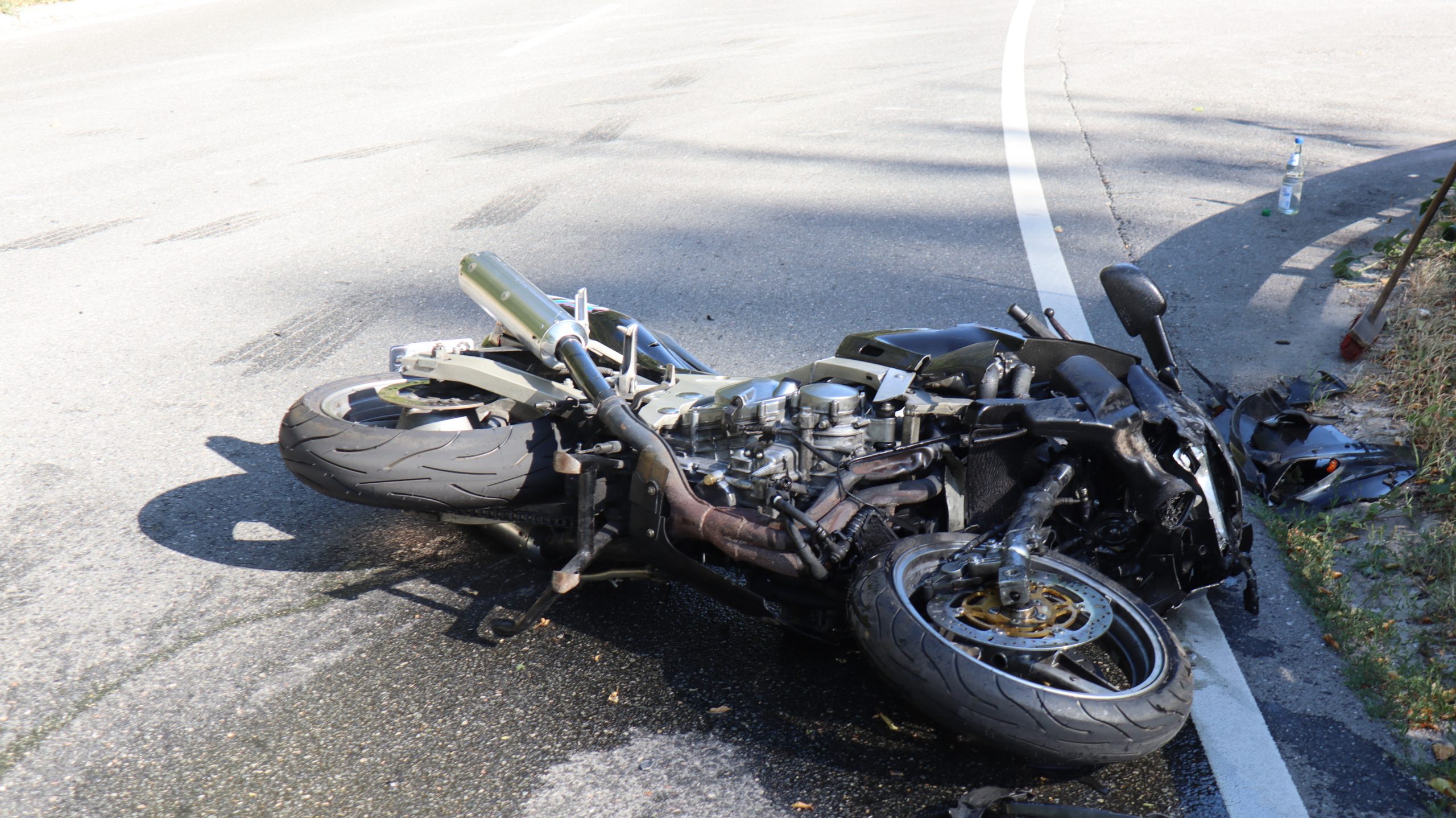 Verkehrsunfall zwischen PKW und Motorrad