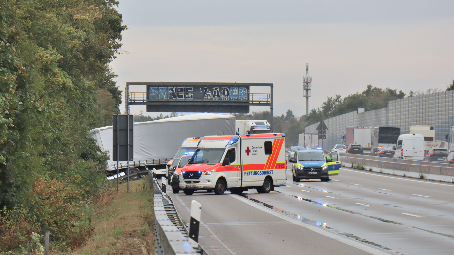 Schwerer Lkw-Unfall auf der A5 zwischen Kronau und Walldorf
