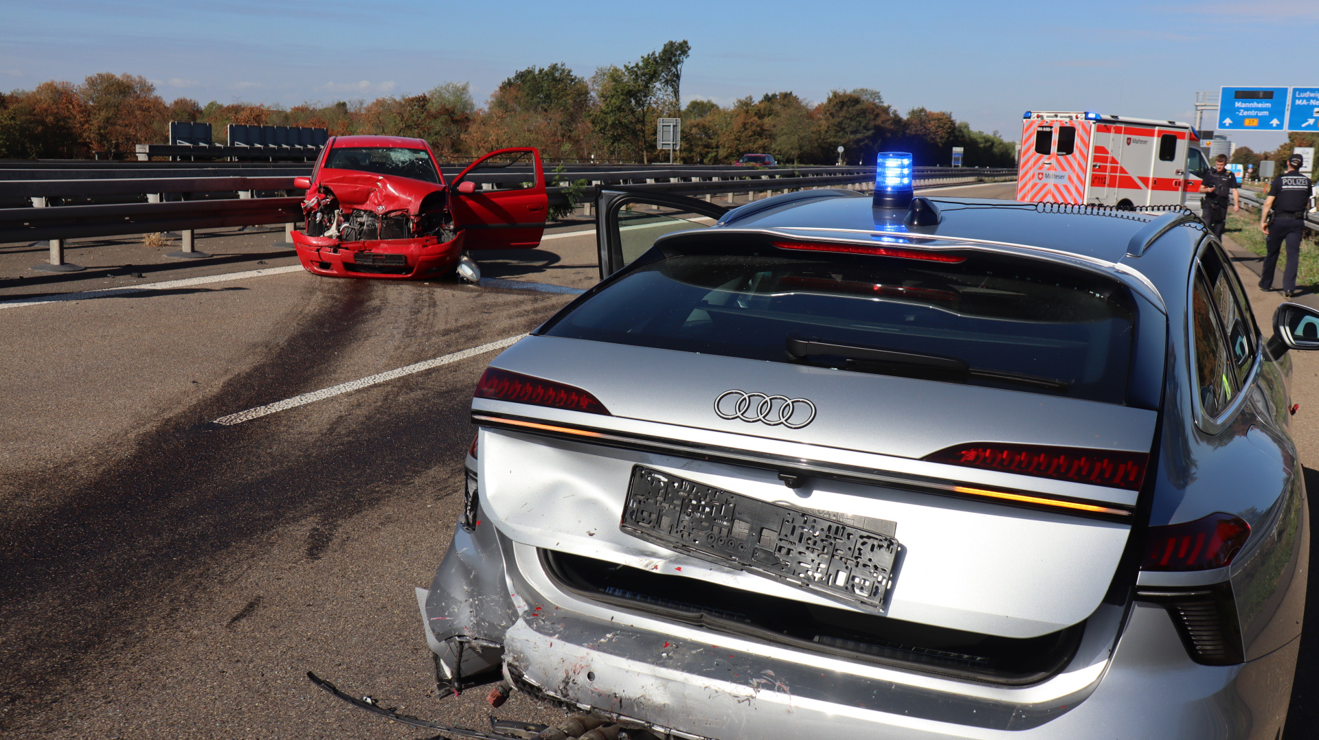 Unfall auf der A 656 bei Mannheim – zwei Verletzte und 80.000 Euro Sachschaden
