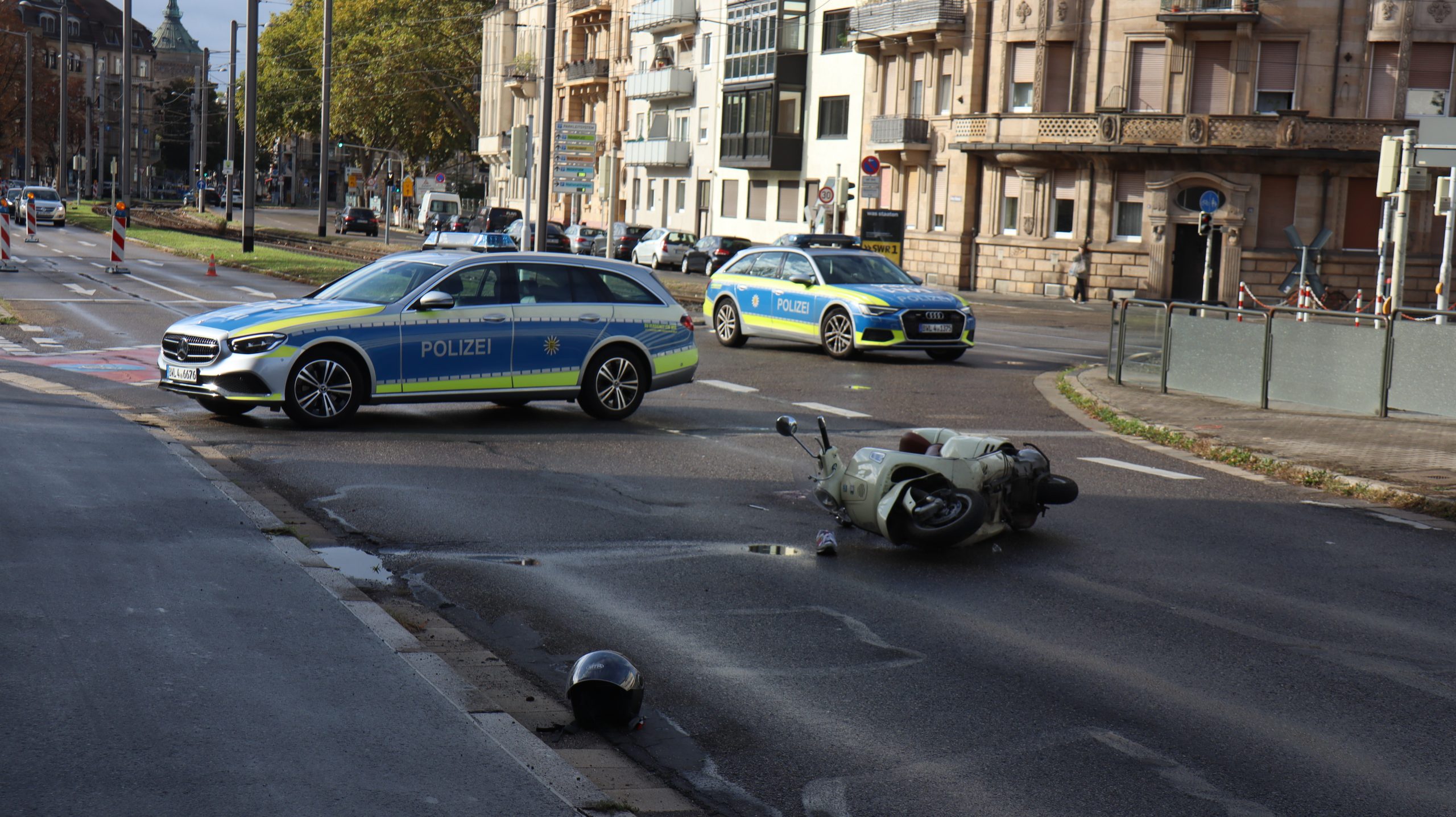 Schwerer Verkehrsunfall in Mannheim-Oststadt: Rollerfahrer lebensgefährlich verletzt
