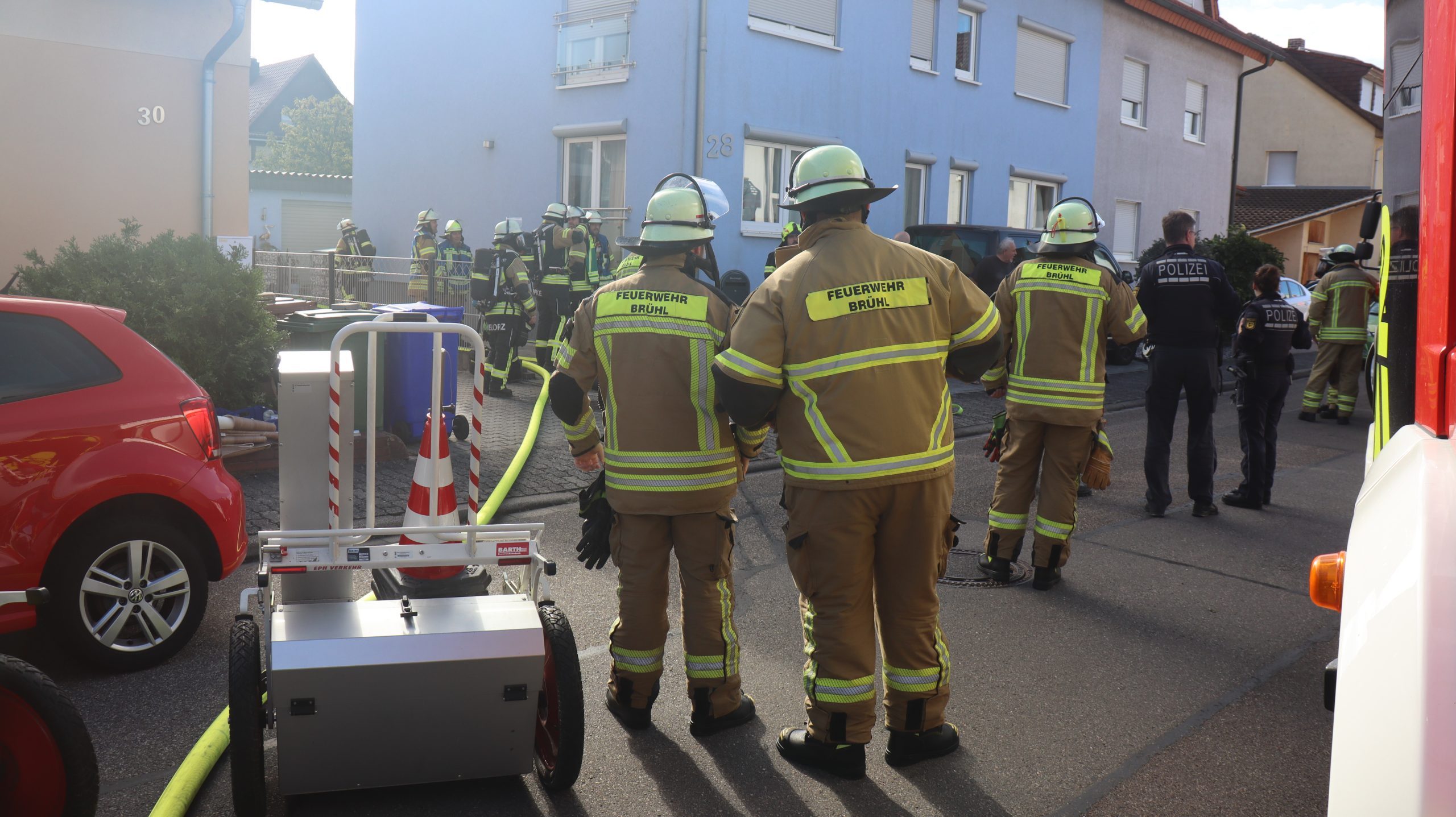 Kellerbrand in Brühl: Feuerwehr löscht Brand in der Anton-Bruckner-Straße